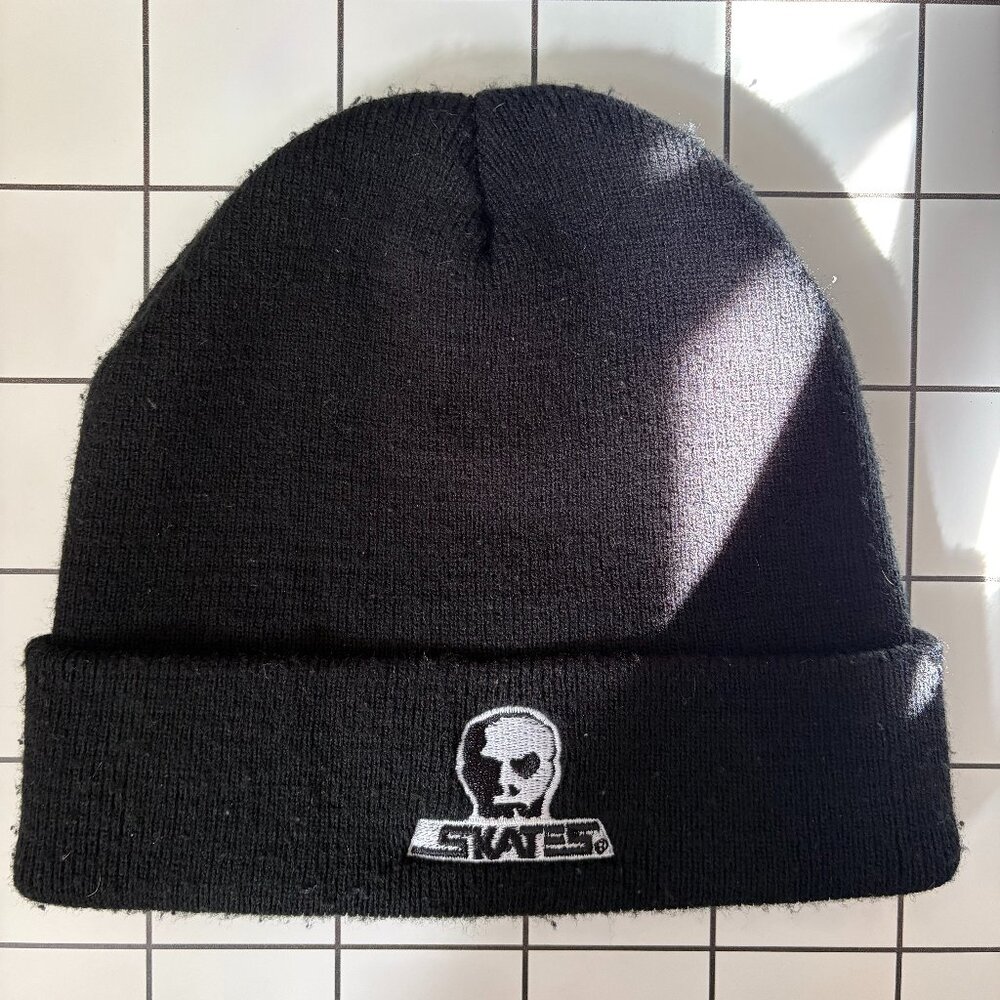 Skull Skates Skateboarding Logo Cuff Beanie – Black & White